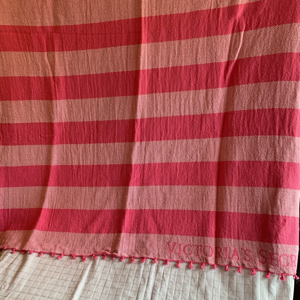 Victoria Secret blanket 🥰 throw - Picture 2 of 9